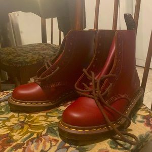 NEVER WORN 1460 VINTAGE BOOTS. UK size 6. does not come with box or labels